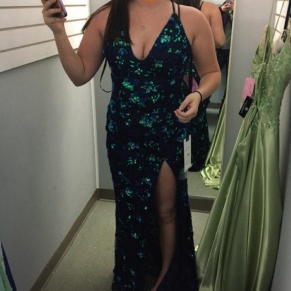 Primavera Sequence Gown - Picture 10 of 10